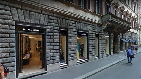 burberry via condotti chiude|Via Condotti è troppo cara: così Burberry lascia la via.